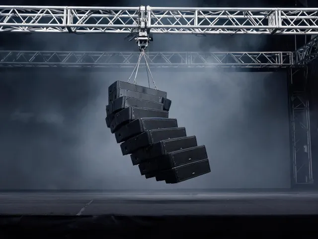 Line array loudspeaker system